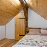 Old House Knezovo With Lovely View - Happy Apartamento Sromlje