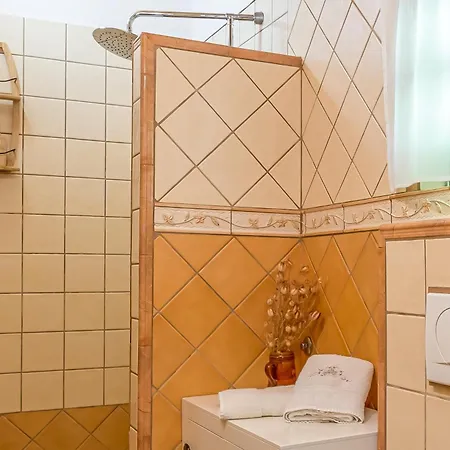Oldhouse Knezovo With Private Garden - Happy Chalet