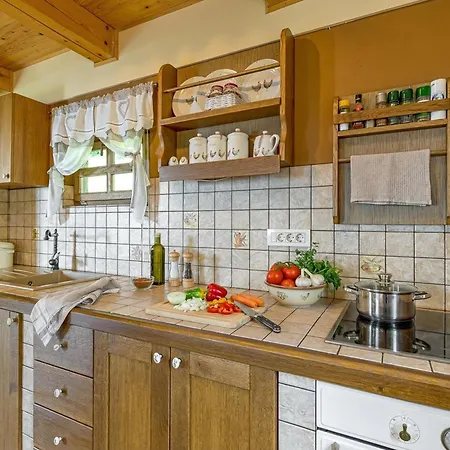 Oldhouse Knezovo With Private Garden - Happy Chalet Sromlje