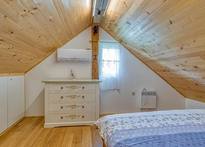 Old House Knezovo With Lovely View - Happy Apartmán Sromlje